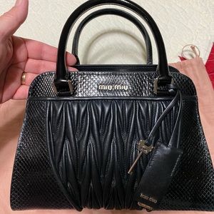 💯 Authentic MIU MIU MATELASSE Black Leather Top Handle Bag